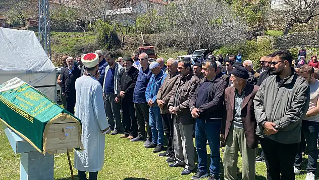 Silahla öldürülen genç kız Karabük'te toprağa verildi