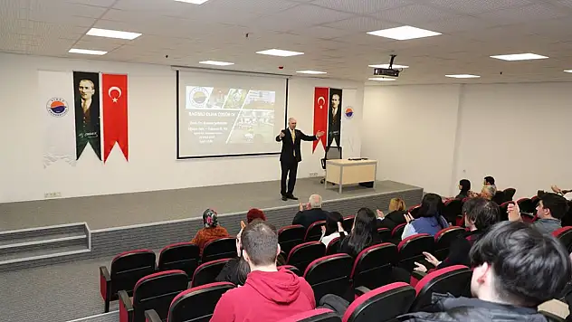 Sinop'ta 'Bağımlı Olma Özgür Ol' Konferansı