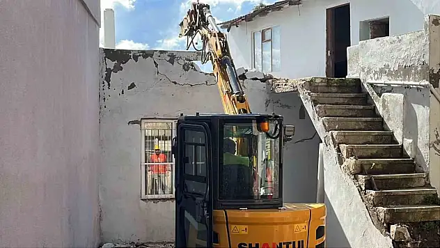 Sinop'ta 'kalekondu' yıkımları başladı