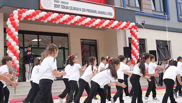 Sinop'ta 16 derslikli modern lise hizmete açıldı