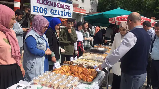 Sinop'ta depremzedeler için hayır etkinliği yapıldı