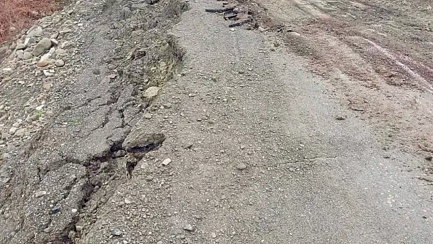 Sinop'ta Heyelan Sonrası Yol Ulaşıma Açıldı