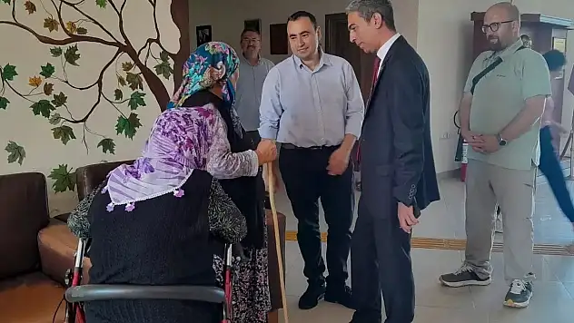 Sinop'ta huzurevi sakinlerine sürpriz doğum günü