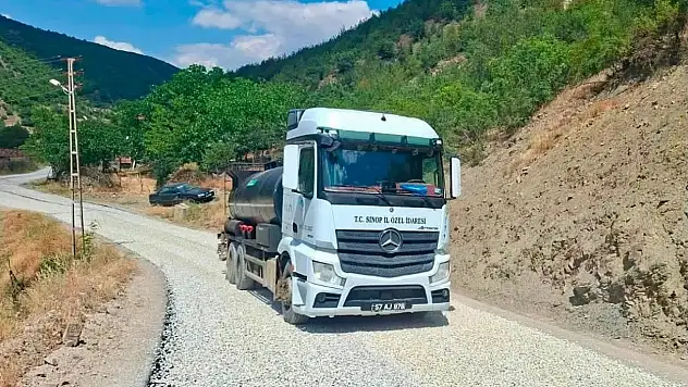 Sinop'ta köy yollarında asfalt mesaisi