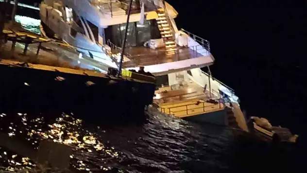 Sinop'ta lüks yat su alarak yan yattı: 6 mürettebat kurtarıldı