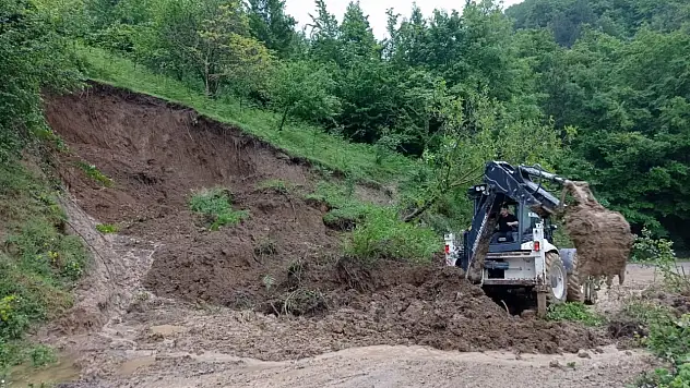 Sinop'ta meydana gelen heyelanın izleri siliniyor