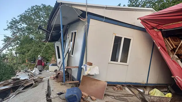 Sinop'ta meydana gelen heyelan sonrası maddi hasar oluştu