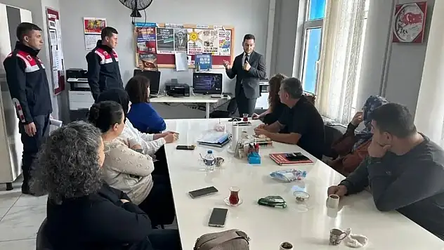 Sinop'ta öğrenci ve öğretmenlere siber farkındalık eğitimi