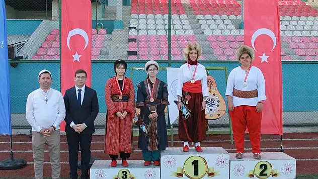 Sinop'ta Öğrenciler Okçulukta Hünerlerini Sergiledi
