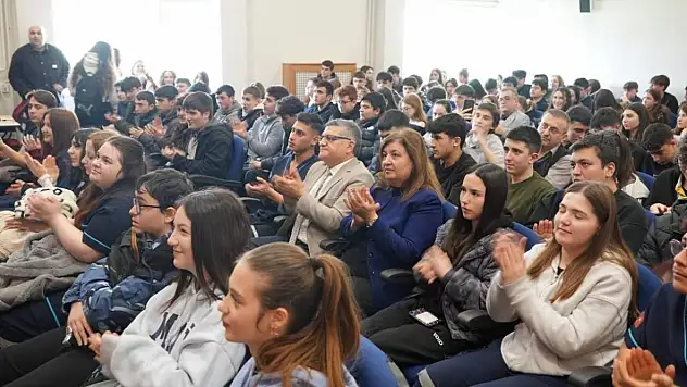 Sinop'ta Öğrencilerden Nefes Kesen Münazara