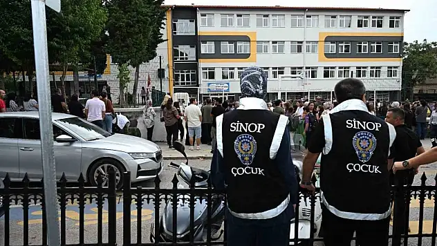 Sinop'ta okul çevreleri ve servislere denetim