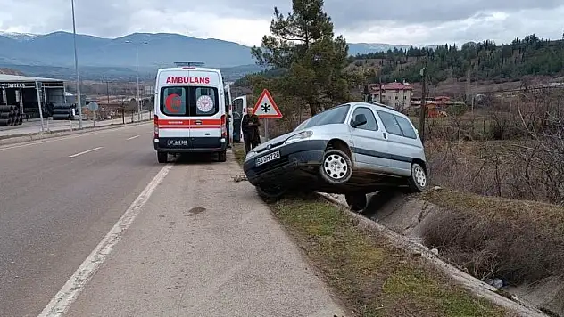 Sinop'ta Otomobil Su Kanalına Düştü: 1 Yaralı