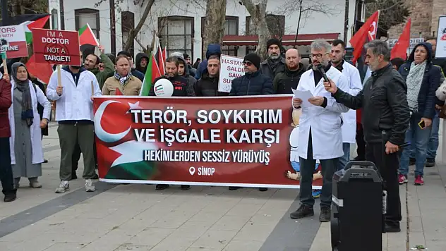 Sinop'ta Sağlık Çalışanlarından Gazze İçin 'Sessiz Yürüyüş'