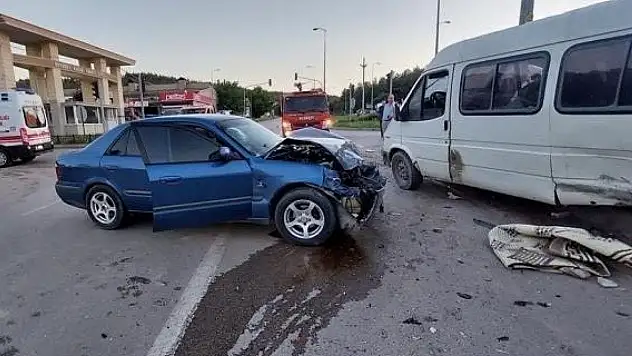 Sinop'ta Trafik Kazası: 2 Yaralı