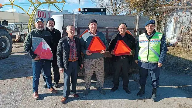 Sinop'ta Traktör Sürücülerine Reflektör