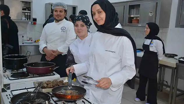 Sinop'ta Üniversite Öğrencilerinden 'Hamsi Köftesi' Yarışması