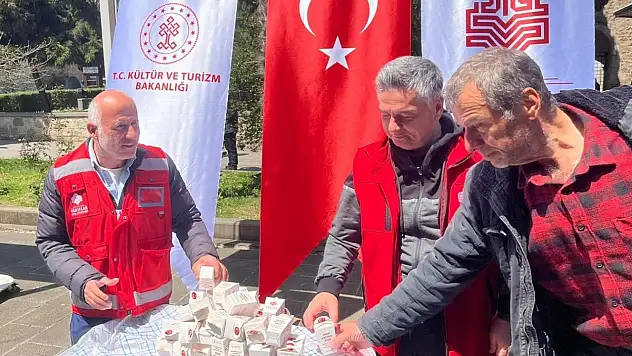 Sinop'ta Vakıf Haftası Programında Vatandaşlara Lokum İkram Edildi