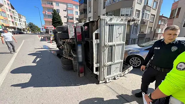 Sinop'ta Kamyonet Devrildi