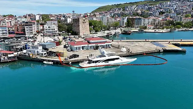 Suya Gömülen Milyarlık Lüks Yat Havadan Görüntülendi