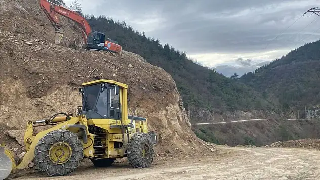Sinop'ta Yol Güvenliği İçin Kayalar Kırılıyor