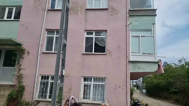 Sinop'ta Yüksekten Düşen Çocuk Yaralandı
