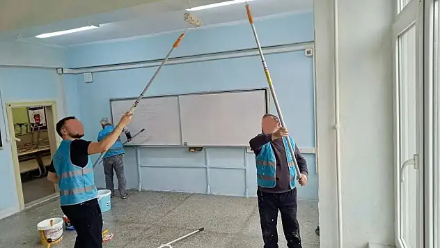 Sinop'ta Yükümlülerden Okullara Bakım Ve Onarım Desteği