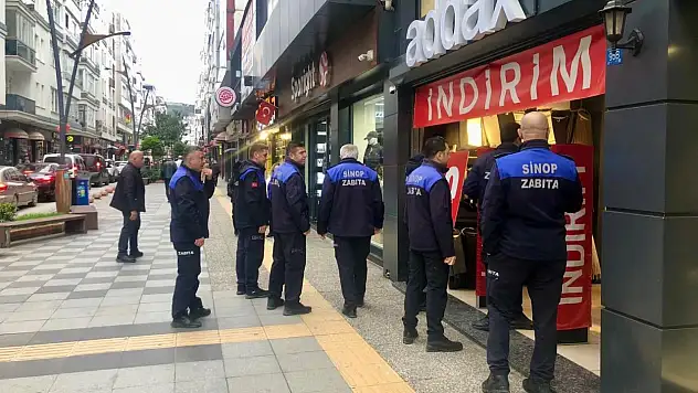 Sinop'ta Zabıta Ekiplerinden Kaldırım İşgali Denetimi