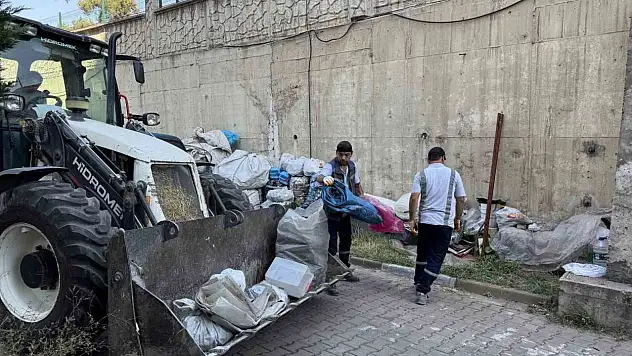 Siteyi karton yığınına çevirdiler, temizlik sırasında tepki gösterdiler