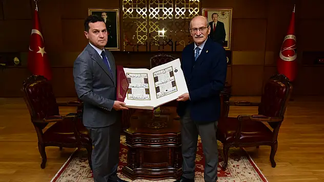 Sıvacıoğlu'ndan KÜ'ye Anlamlı Hediye