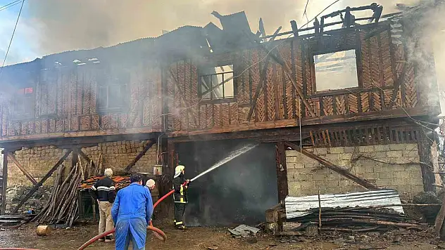 Sobadan Çıkan Yangın Evi Küle Çevirdi