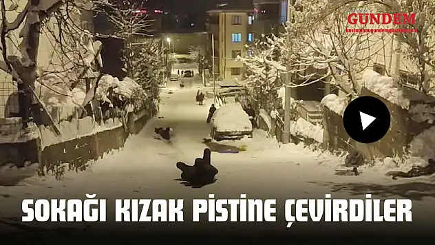 Sokağı Kızak Pistine Çevirdiler