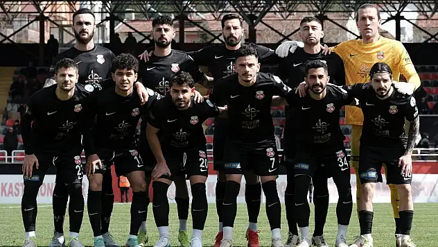 Son Dakika! O Oyuncu Kastamonuspor Kadrosundan Çıkarıldı: İşte Kadrolar