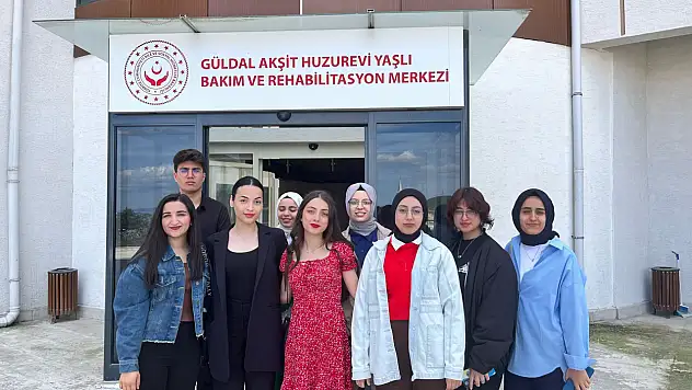 Sosyal Bilimler Topluluğu'ndan Huzurevi'ne Ziyaret