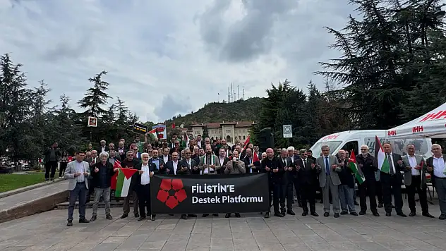 Sumud'a Destek İçin Cumhuriyet Meydanı'nda Nöbet