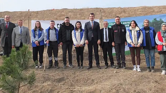 Sungurlu OSB'de Bin Fidan Toprakla Buluştu