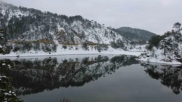 Sünnet Gölü'nde Kış Güzelliği
