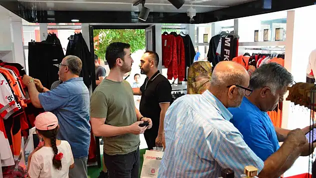 Süper Lig'in yeni ekibi Çorum FK'nin yeni sezon formalarına taraftarlardan yoğun ilgi