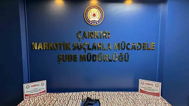 O Araçta Binlerce Uyuşturucu Madde Ele Geçirildi