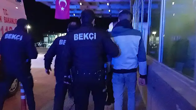 Şüphe Üzerine Durdurulan Şahsın Üzerinden Komando Bıçağı Çıktı