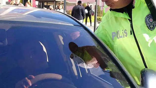 Sürücüler Ceza Yememek İçin Cam Filmlerini Söktü