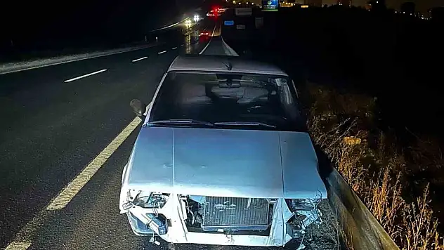 Karşı Şeride Geçerek Bariyerlere Çarptı