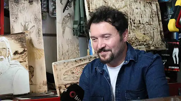 Tüm Tahta Parçalarına Doğanın Sanatını İşliyor
