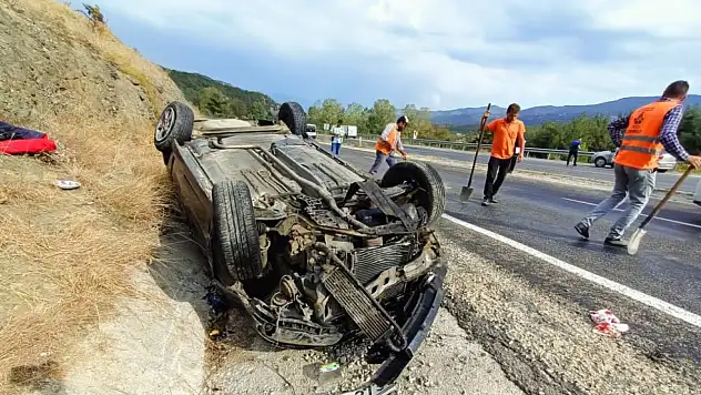 Takla atan otomobildeki 3 kişi yaralandı