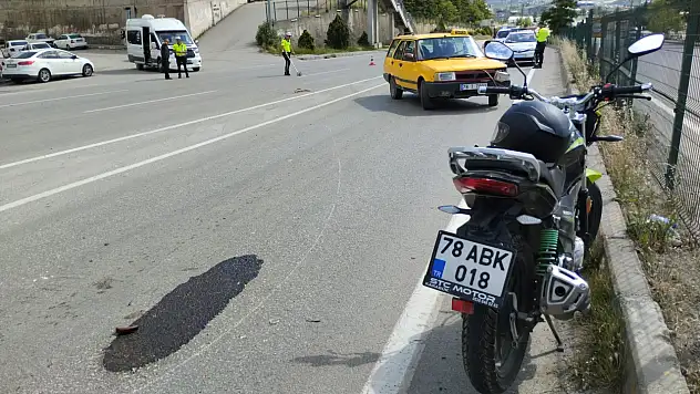 Taksi ve motosiklet çarpıştı: 1 yaralı