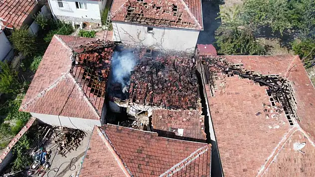 Tandırda çıkan yangın 3 evi küle çeviriyordu