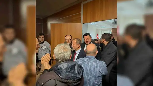 Tanju Özcan Ve CHP'li Başkanlar Cumhurbaşkanına Hakaret Davasından Beraat Etti