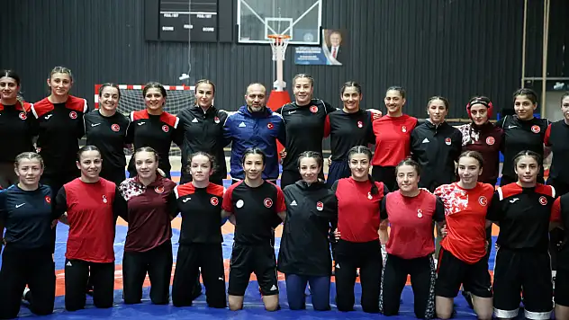 Tarih Yazmak İçin Çalışıyorlar