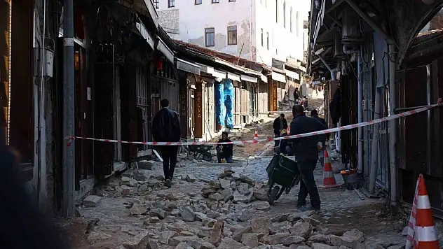 Tarihi Çarşı Yolları Bayrama Hazırlanıyor