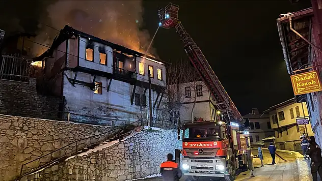 Tarihi Konak Yandı