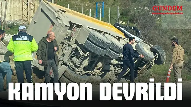 Taş Yüklü Kamyon Devrildi